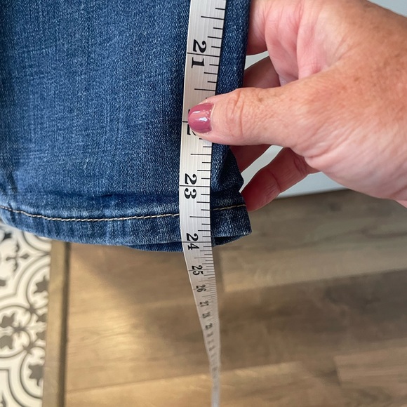 Levi’s, mid rise, ankle jeans in boyfriend fit. Size 31 - Picture 5 of 5